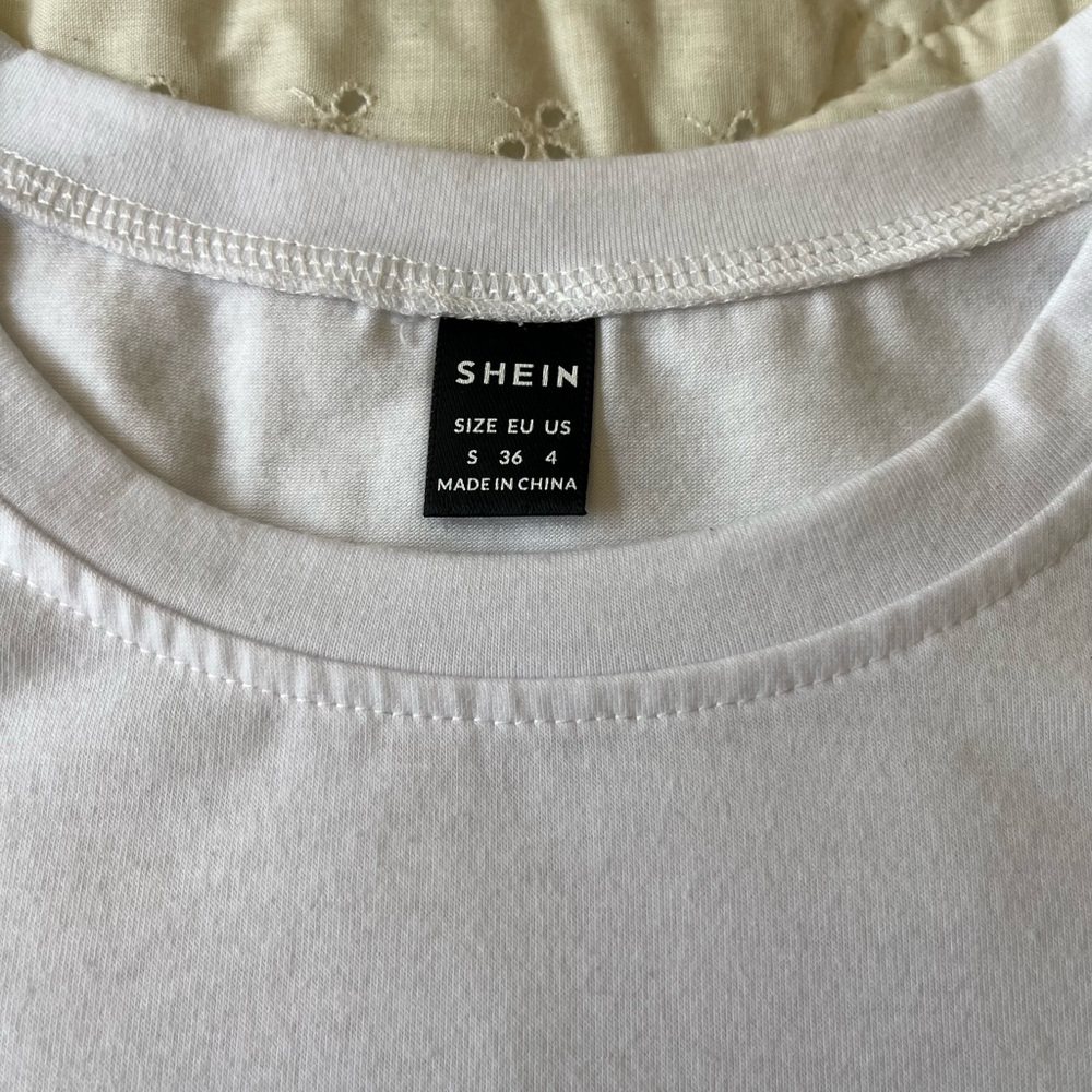 SHEIN Woman’s Queen of Hearts White Casual T-Shirt size small - Picture 3 of 6